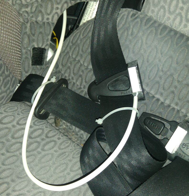 Read sensor installed in a car child seat Reed sensor installed